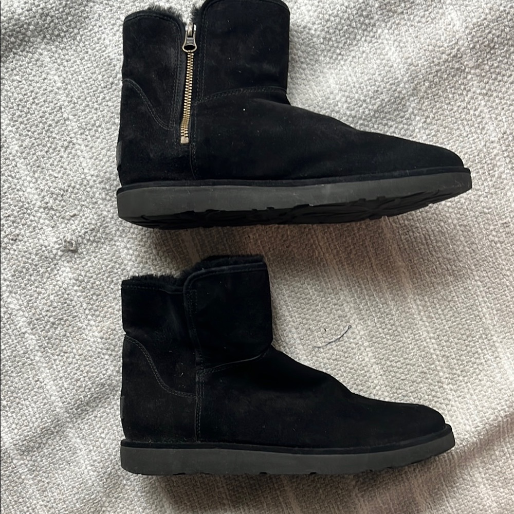 UGG Women’s Abree Mini Shearling Boots Size 10